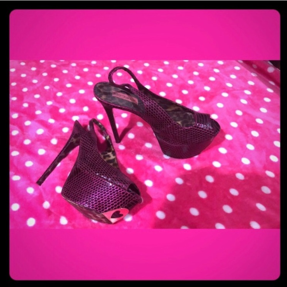 Pink and black betsey Johnson heels size 8 👠